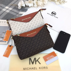 شنطة يد مايكل كورس