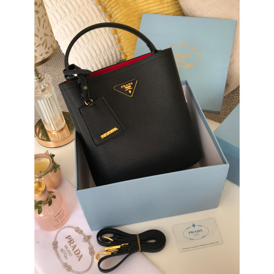 شنطة يد برادا