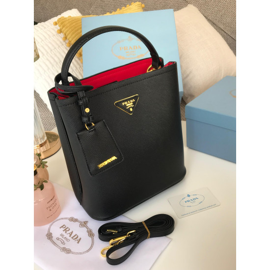 شنطة يد برادا