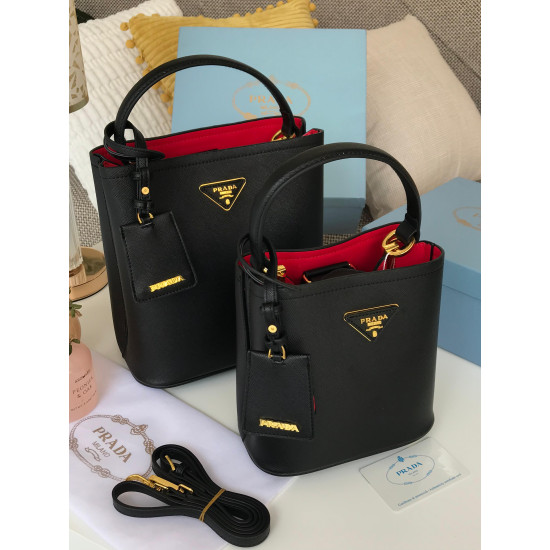 شنطة يد برادا