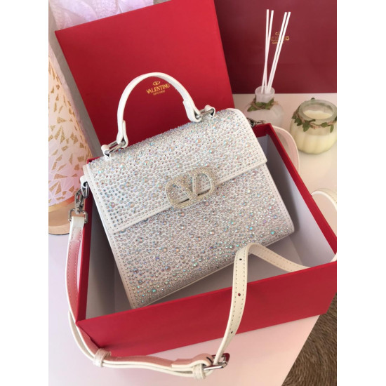 شنطة كتف فالنتينو