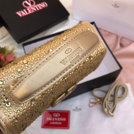 شنطة كتف فالنتينو