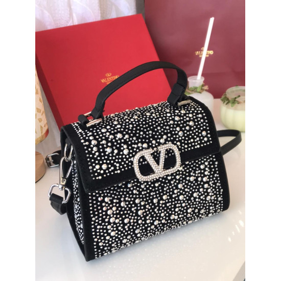 شنطة كتف فالنتينو